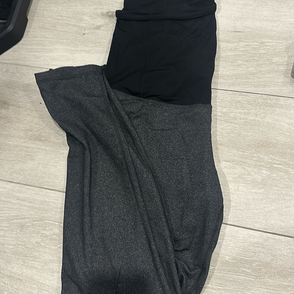 Grey maternity leggings with elastic band